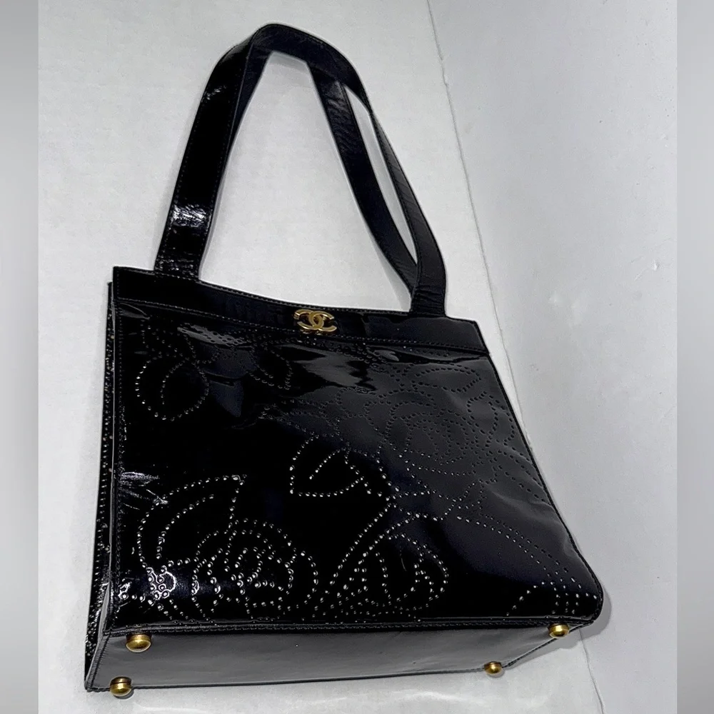 🔥SOLD🔥CHANEL Camelia Enamel Tote Bag - Picture 9 of 17